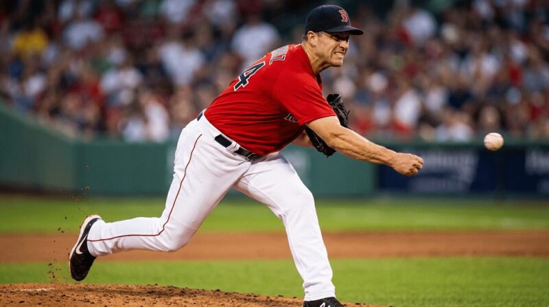 外国人投手が投球する様子