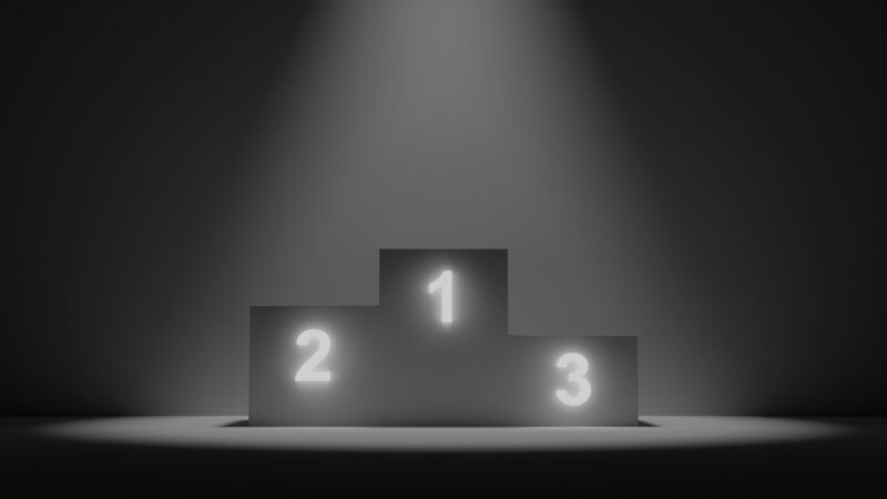 1位2位3位の表彰台の画像