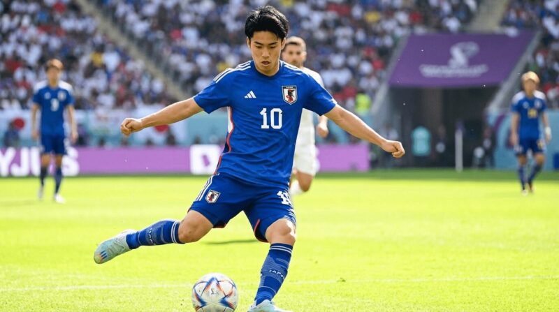 シュートを試みる若い日本代表選手の画像